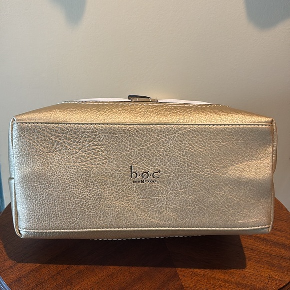 Boc Born shoulder bag white/gold trim & whip stitching 3 compartment NWT - Picture 11 of 17